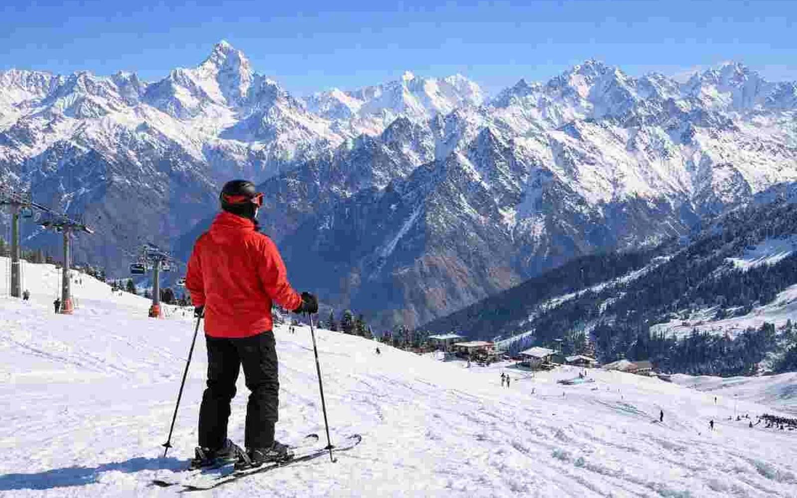 Skiing in Auli