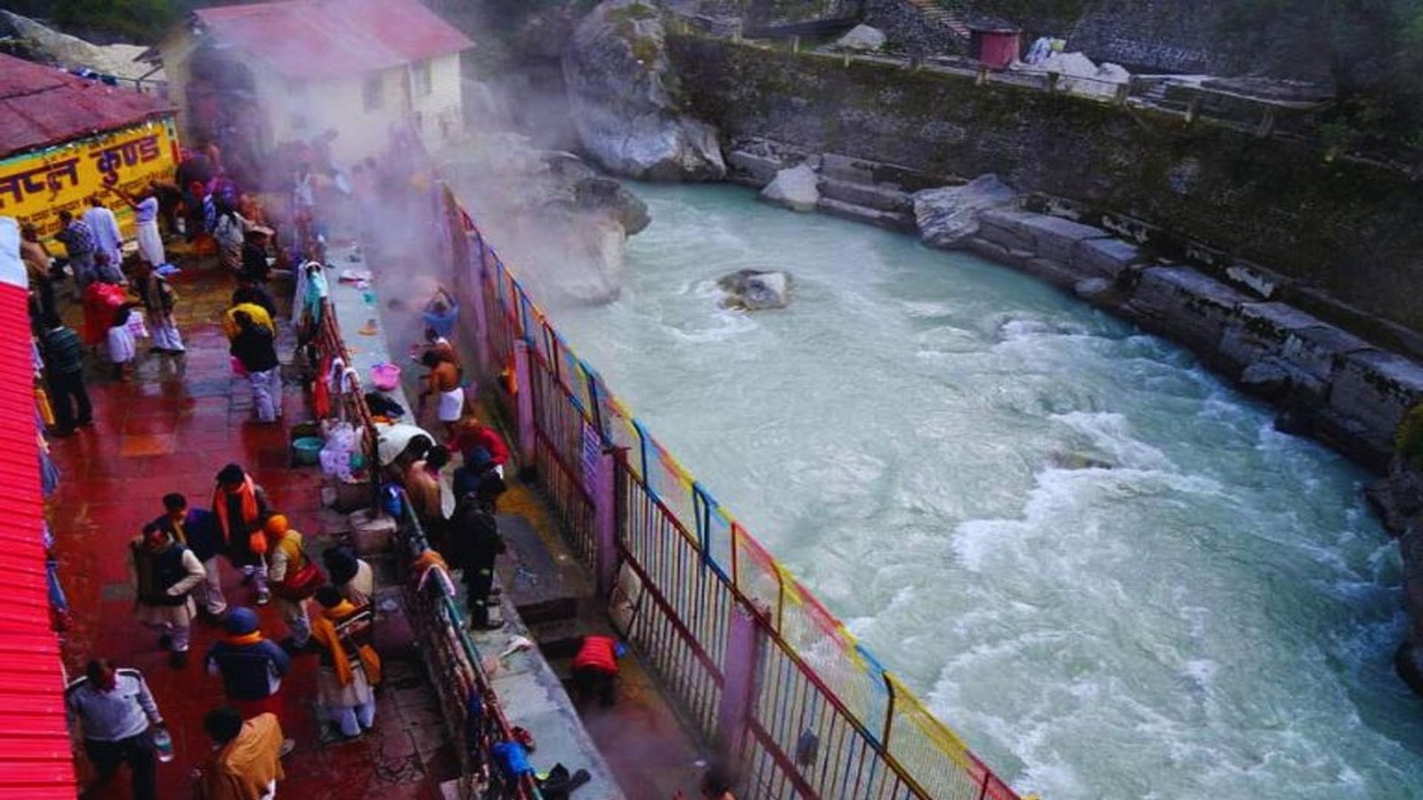 Tapt Kund near Badrinath Temple
