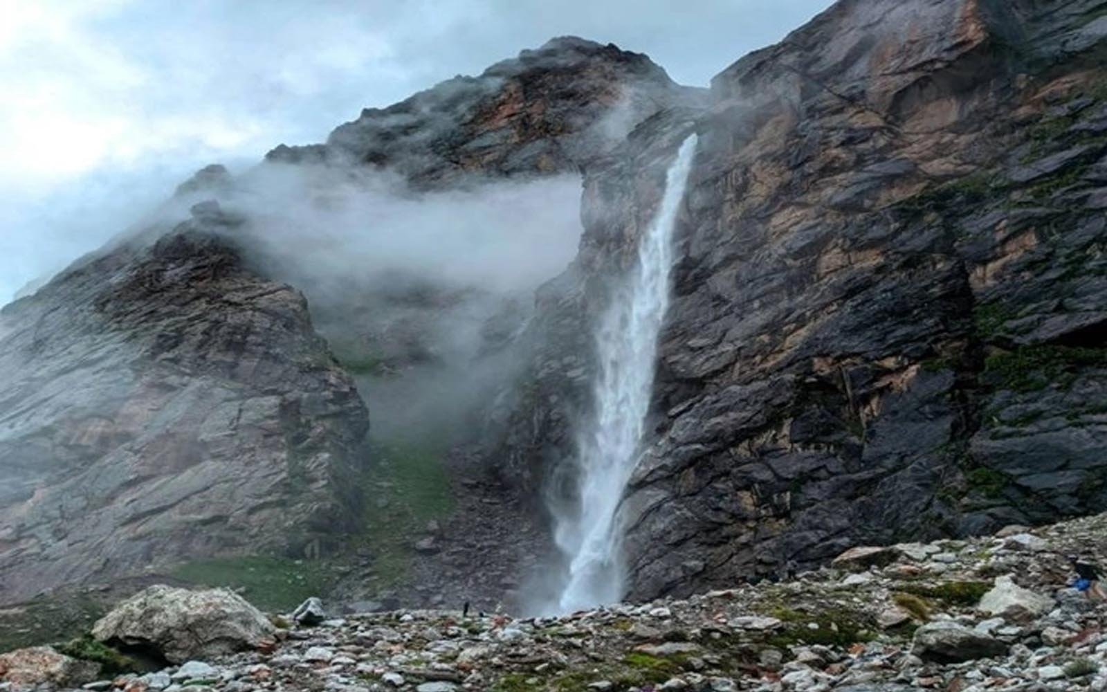 Vasudhara Falls